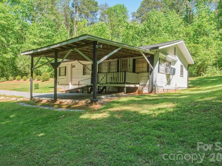 3823 Hickory Highway, Statesville, NC 28677.  MLS# CAR4375507, YatesRealty ID 16572. 