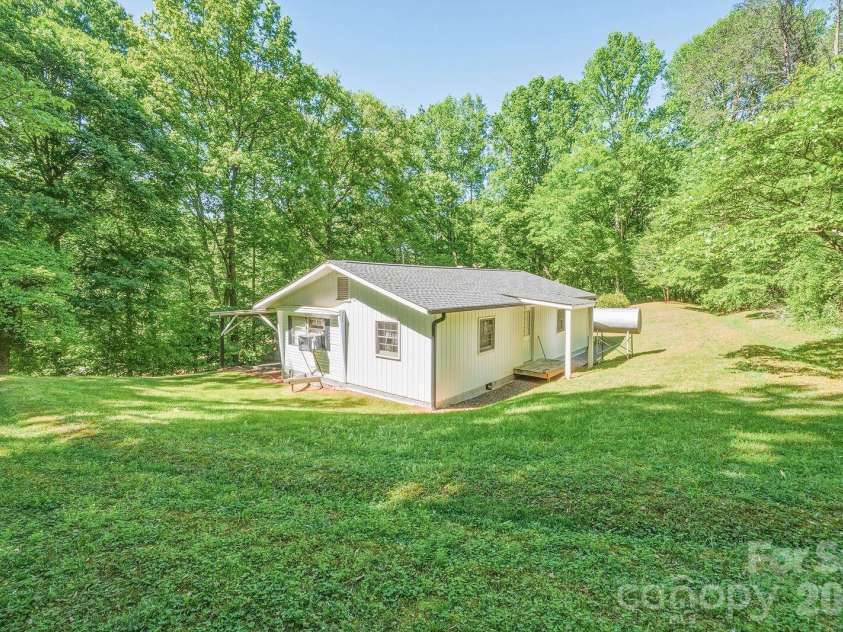3823 Hickory Highway, Statesville, NC 28677.  MLS# CAR4375507, YatesRealty ID 16572. 