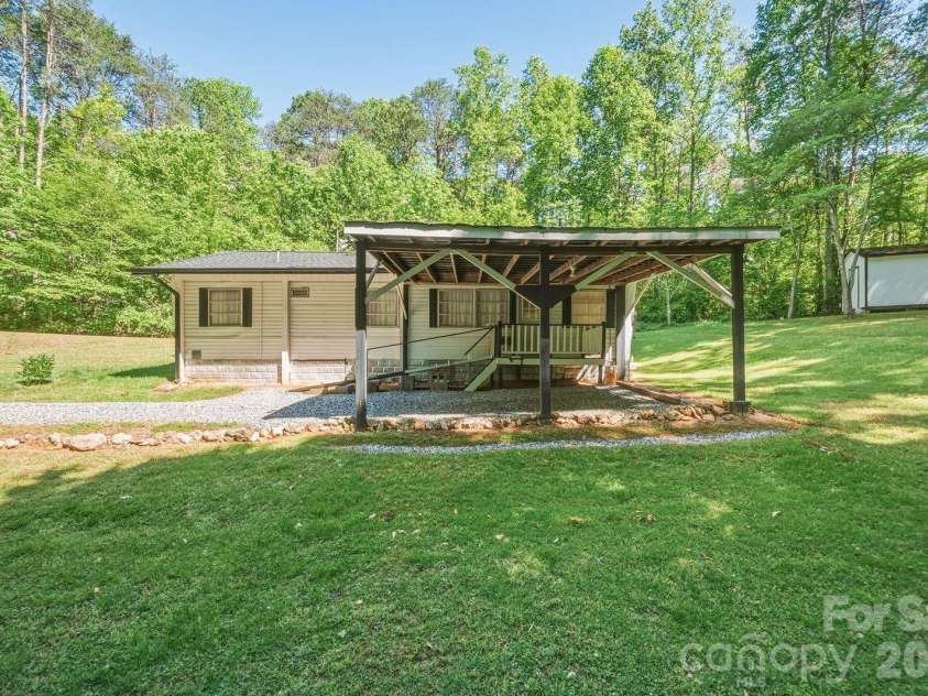 3823 Hickory Highway, Statesville, NC 28677.  MLS# CAR4375507, YatesRealty ID 16572. 