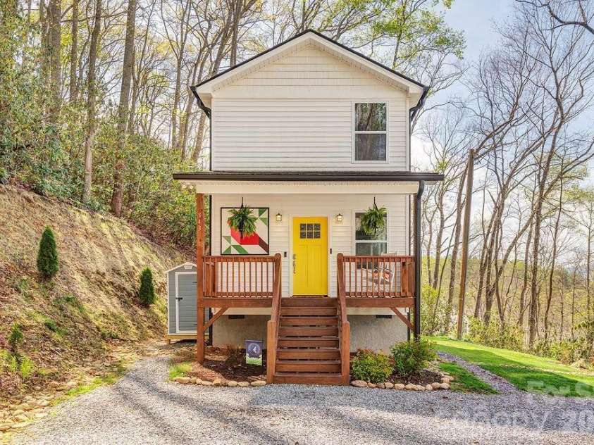 343 Garren Creek Road, Fairview, NC 28730.  MLS# CAR4362044, YatesRealty ID 16574. 