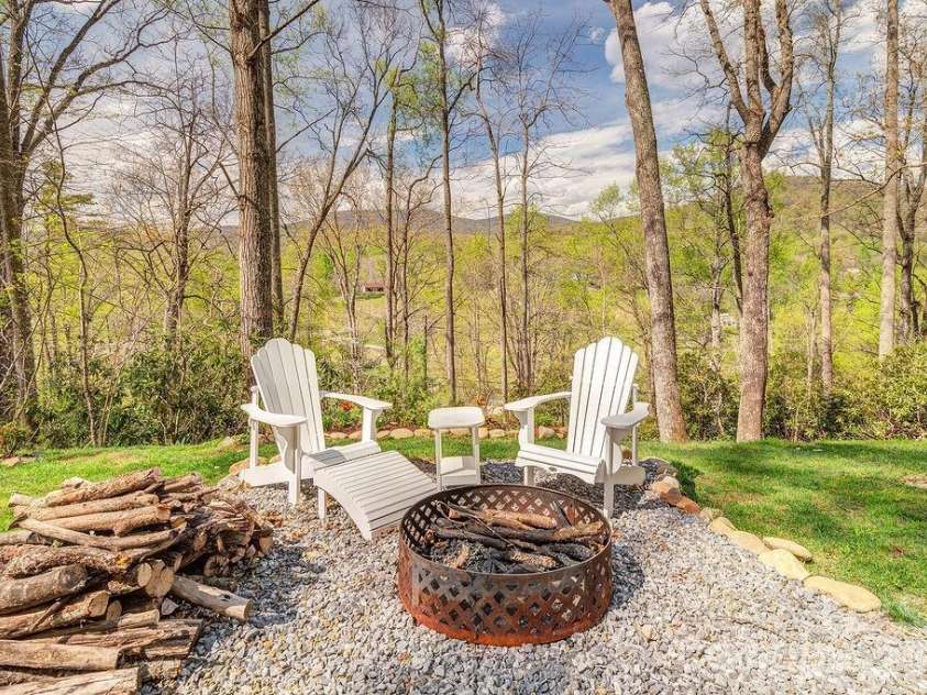 343 Garren Creek Road, Fairview, NC 28730.  MLS# CAR4362044, YatesRealty ID 16574. 