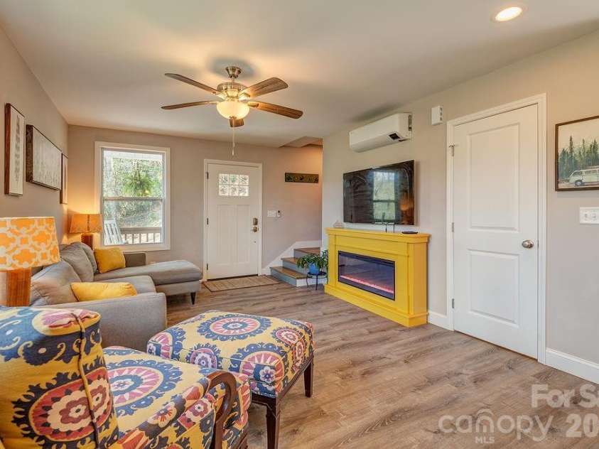 343 Garren Creek Road, Fairview, NC 28730.  MLS# CAR4362044, YatesRealty ID 16574. 