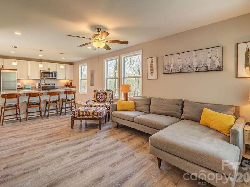 343 Garren Creek Road, Fairview, NC 28730.  MLS# CAR4362044, YatesRealty ID 16574. 