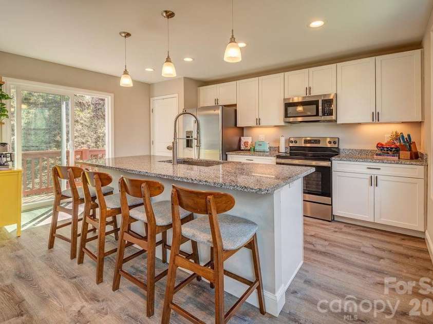 343 Garren Creek Road, Fairview, NC 28730.  MLS# CAR4362044, YatesRealty ID 16574. 