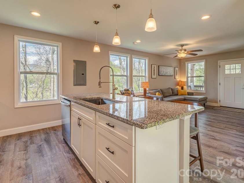 343 Garren Creek Road, Fairview, NC 28730.  MLS# CAR4362044, YatesRealty ID 16574. 