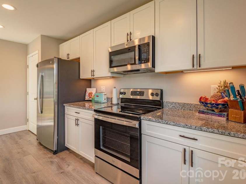 343 Garren Creek Road, Fairview, NC 28730.  MLS# CAR4362044, YatesRealty ID 16574. 