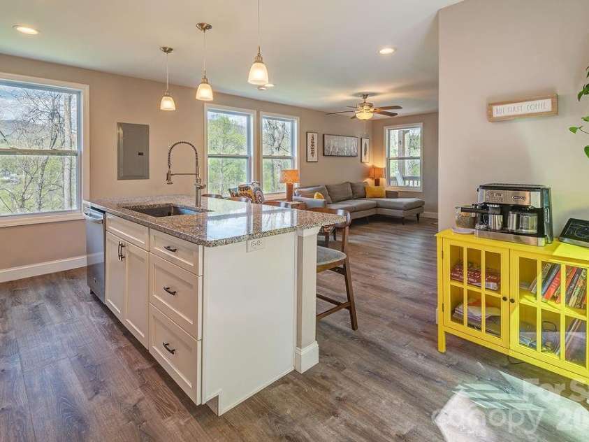 343 Garren Creek Road, Fairview, NC 28730.  MLS# CAR4362044, YatesRealty ID 16574. 