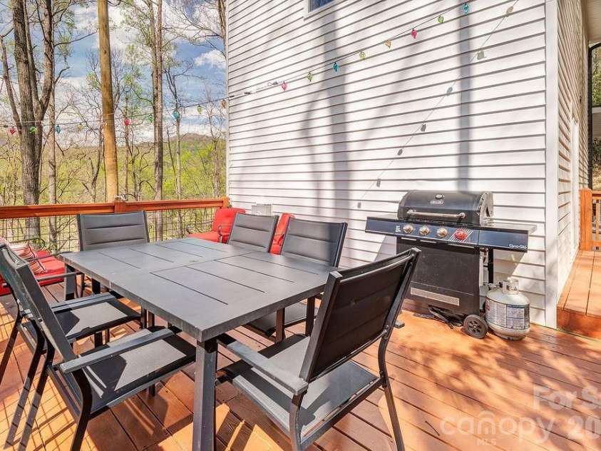343 Garren Creek Road, Fairview, NC 28730.  MLS# CAR4362044, YatesRealty ID 16574. 