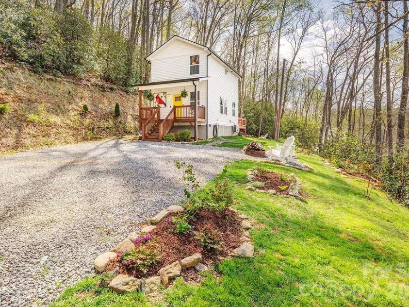 343 Garren Creek Road, Fairview, NC 28730.  MLS# CAR4362044, YatesRealty ID 16574. 