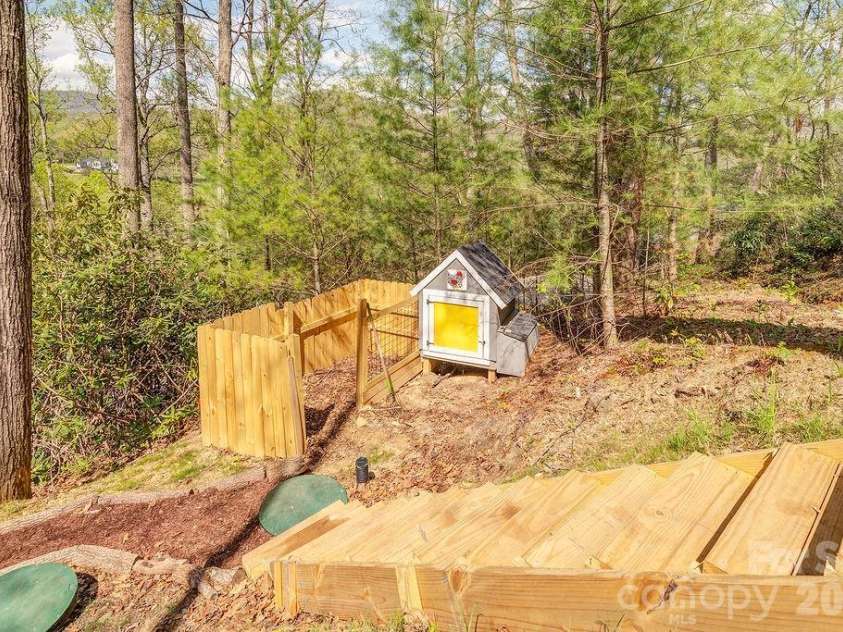 343 Garren Creek Road, Fairview, NC 28730.  MLS# CAR4362044, YatesRealty ID 16574. 