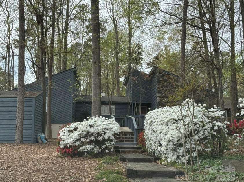 2800 Patio Lane, Gastonia, NC 28056.  MLS# CAR4259858, YatesRealty ID 16575. 