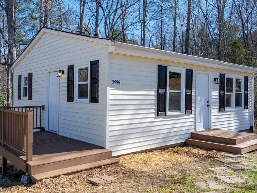 3992 / 3996 Dug Hill Road, Lenoir, NC 28645.  MLS# CAR4236020, YatesRealty ID 16576. 