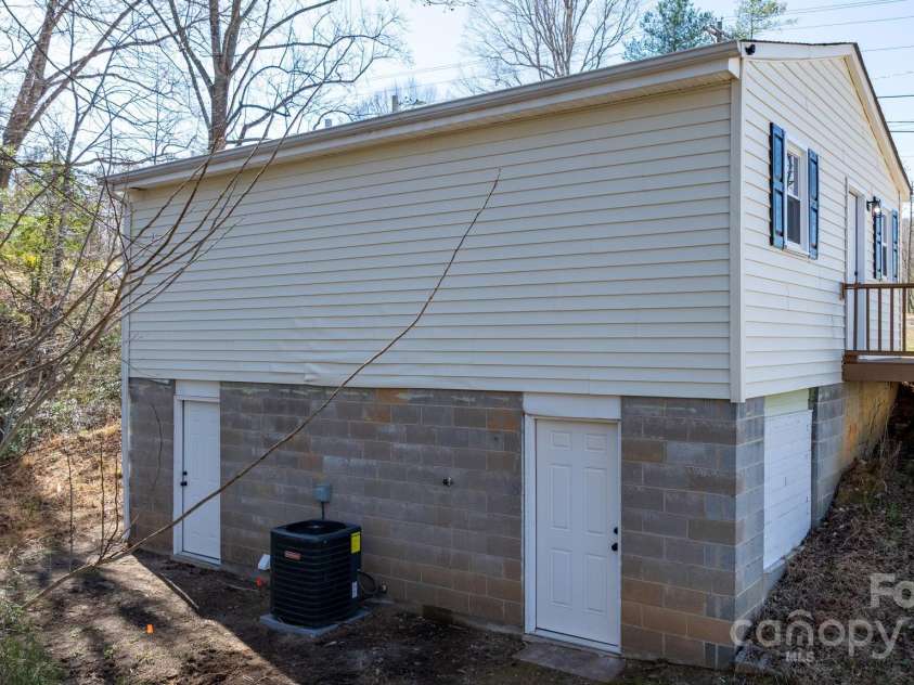 3992 / 3996 Dug Hill Road, Lenoir, NC 28645.  MLS# CAR4236020, YatesRealty ID 16576. 