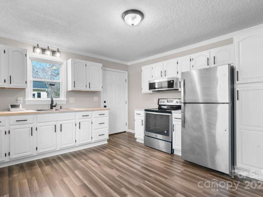 3992 / 3996 Dug Hill Road, Lenoir, NC 28645.  MLS# CAR4236020, YatesRealty ID 16576. 