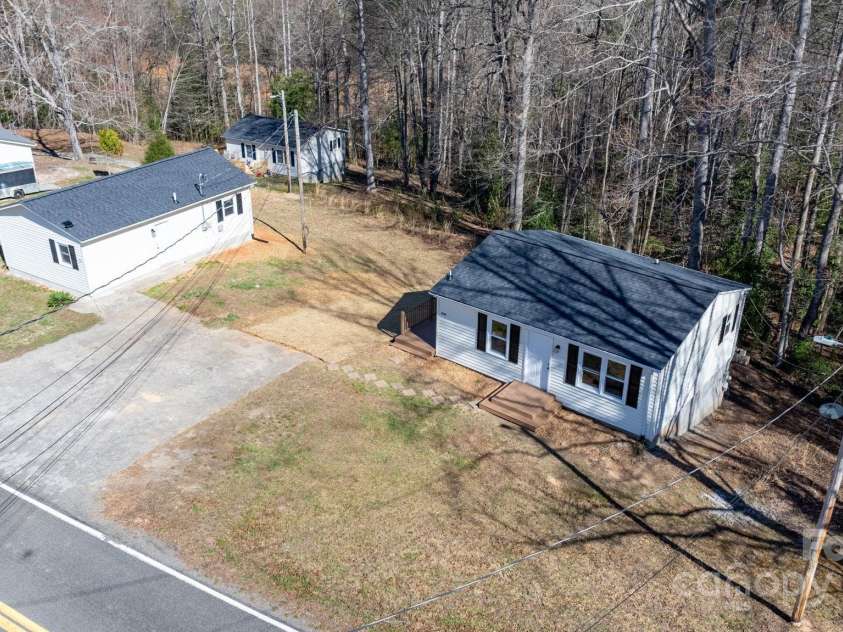 3992 / 3996 Dug Hill Road, Lenoir, NC 28645.  MLS# CAR4236020, YatesRealty ID 16576. 