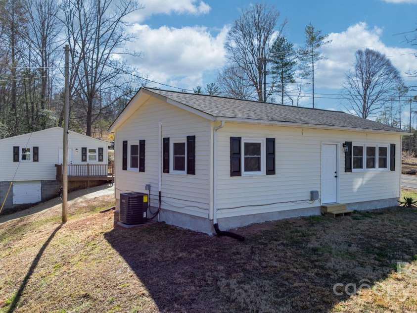 3992 / 3996 Dug Hill Road, Lenoir, NC 28645.  MLS# CAR4236020, YatesRealty ID 16576. 