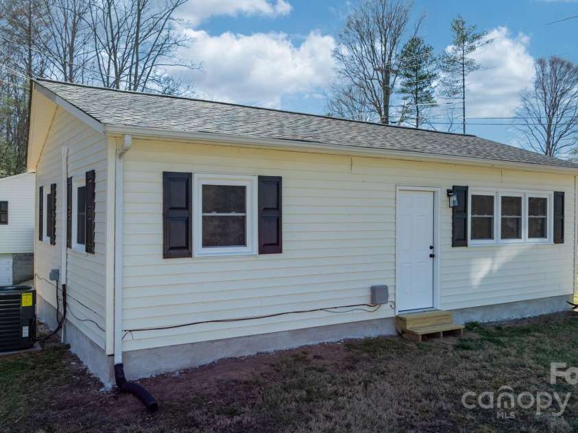 3992 / 3996 Dug Hill Road, Lenoir, NC 28645.  MLS# CAR4236020, YatesRealty ID 16576. 