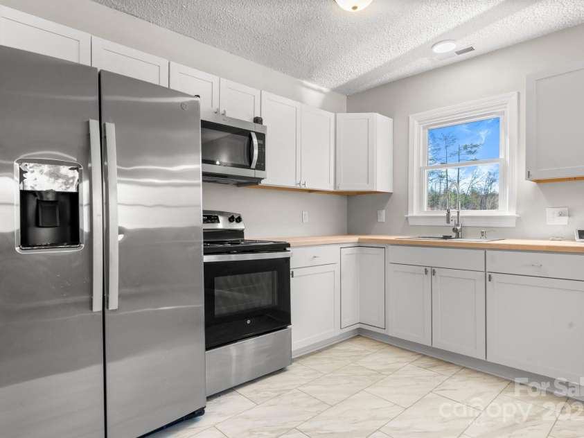 3992 / 3996 Dug Hill Road, Lenoir, NC 28645.  MLS# CAR4236020, YatesRealty ID 16576. 