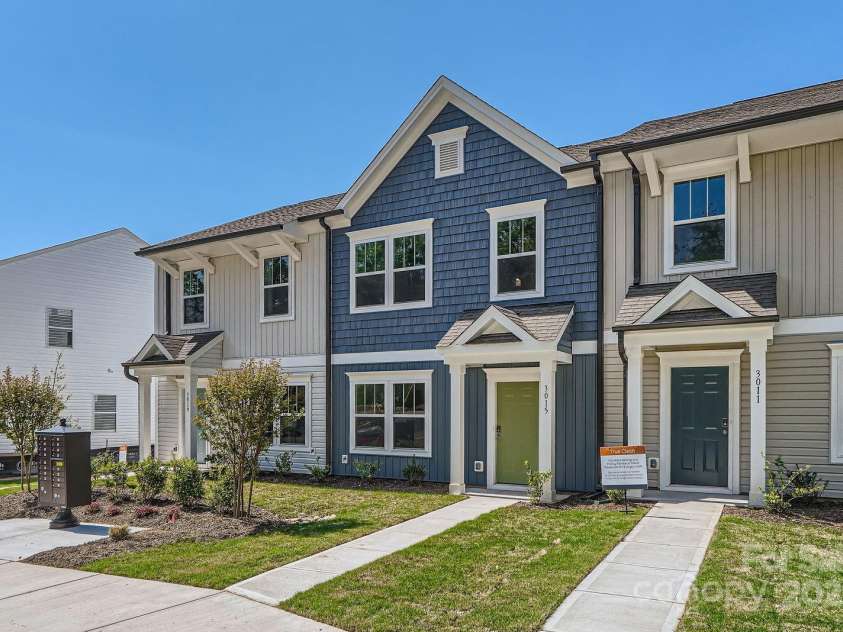 3015 Howell Mill Road, Charlotte, NC 28208.  MLS# CAR4249873, YatesRealty ID 16577. 