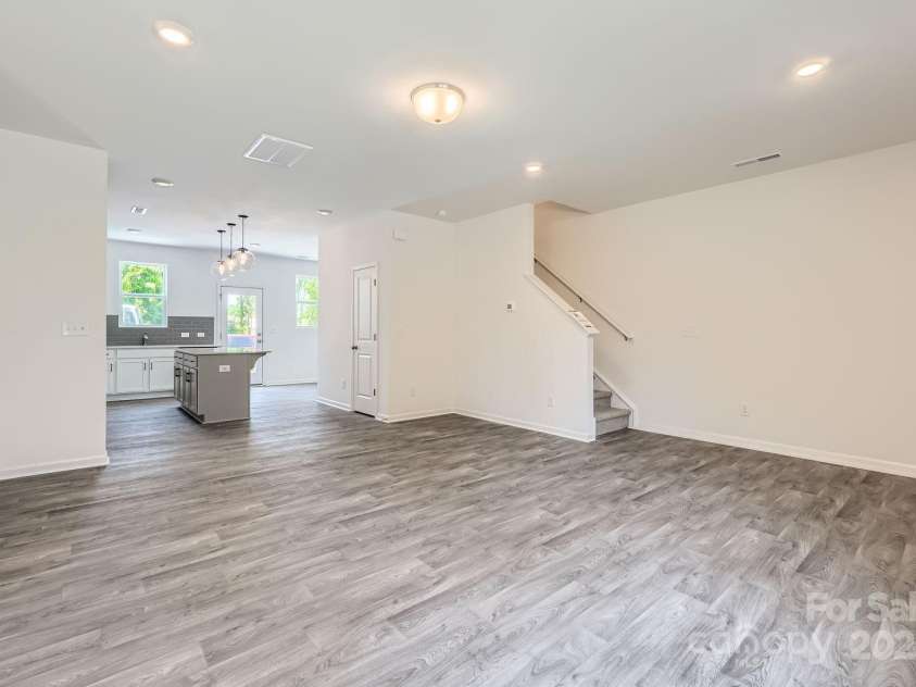 3015 Howell Mill Road, Charlotte, NC 28208.  MLS# CAR4249873, YatesRealty ID 16577. 