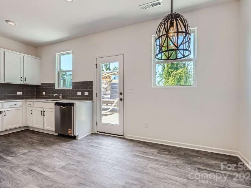 3015 Howell Mill Road, Charlotte, NC 28208.  MLS# CAR4249873, YatesRealty ID 16577. 