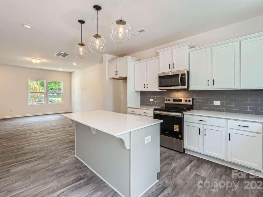 3015 Howell Mill Road, Charlotte, NC 28208.  MLS# CAR4249873, YatesRealty ID 16577. 