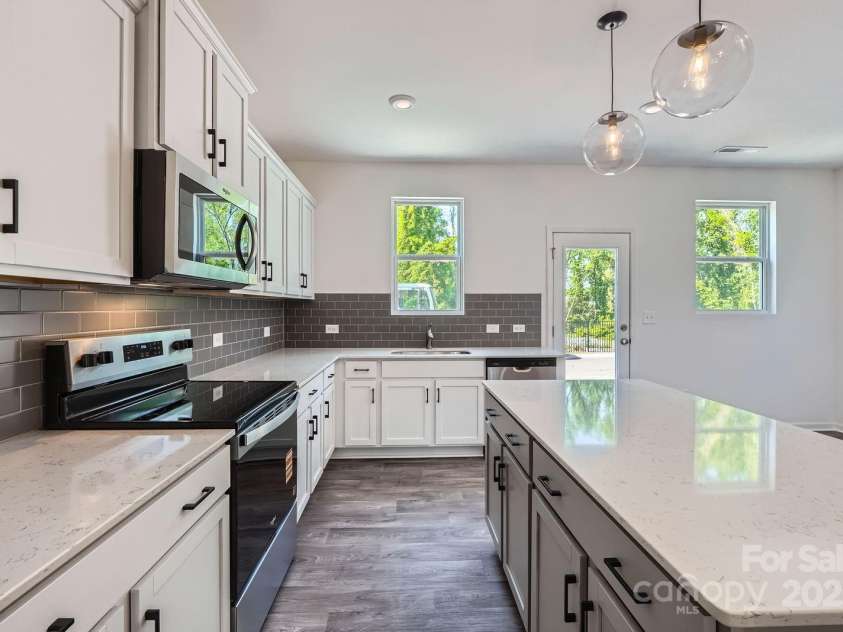 3015 Howell Mill Road, Charlotte, NC 28208.  MLS# CAR4249873, YatesRealty ID 16577. 