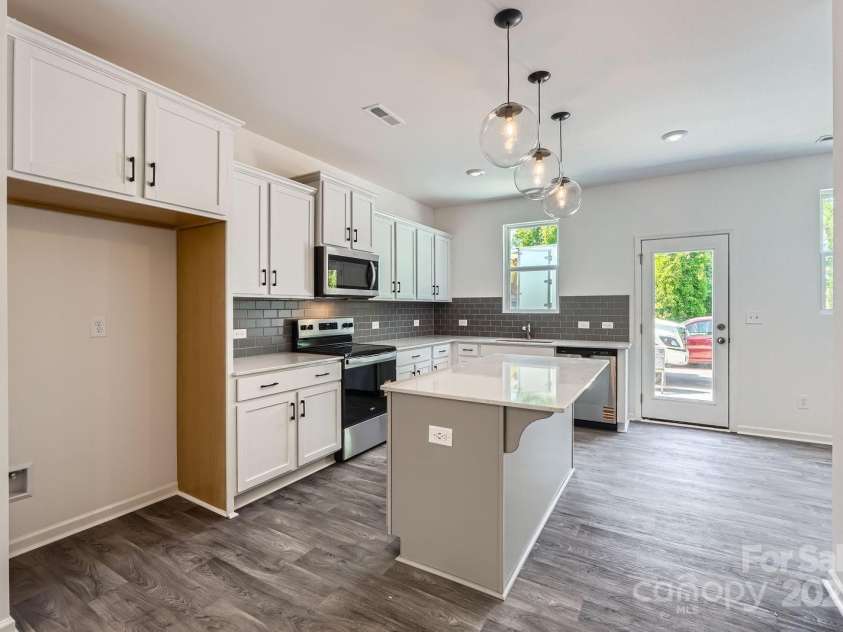 3015 Howell Mill Road, Charlotte, NC 28208.  MLS# CAR4249873, YatesRealty ID 16577. 