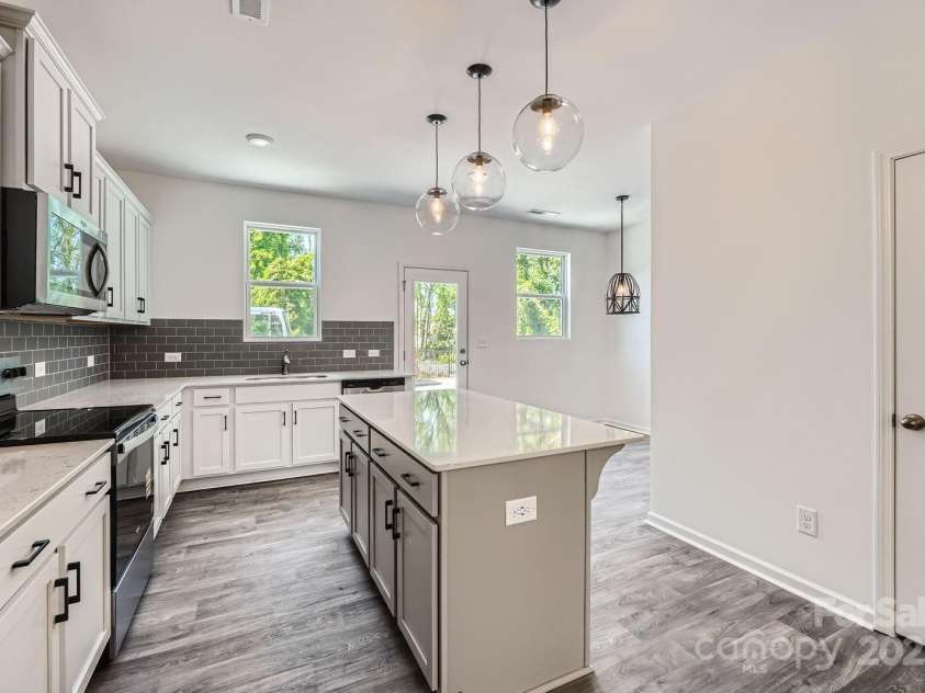 3015 Howell Mill Road, Charlotte, NC 28208.  MLS# CAR4249873, YatesRealty ID 16577. 