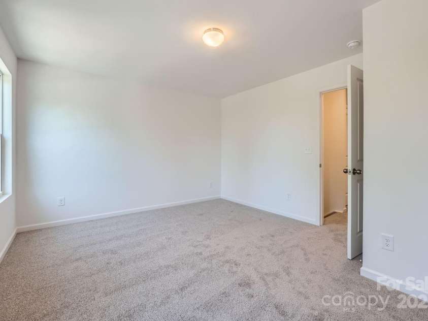 3015 Howell Mill Road, Charlotte, NC 28208.  MLS# CAR4249873, YatesRealty ID 16577. 