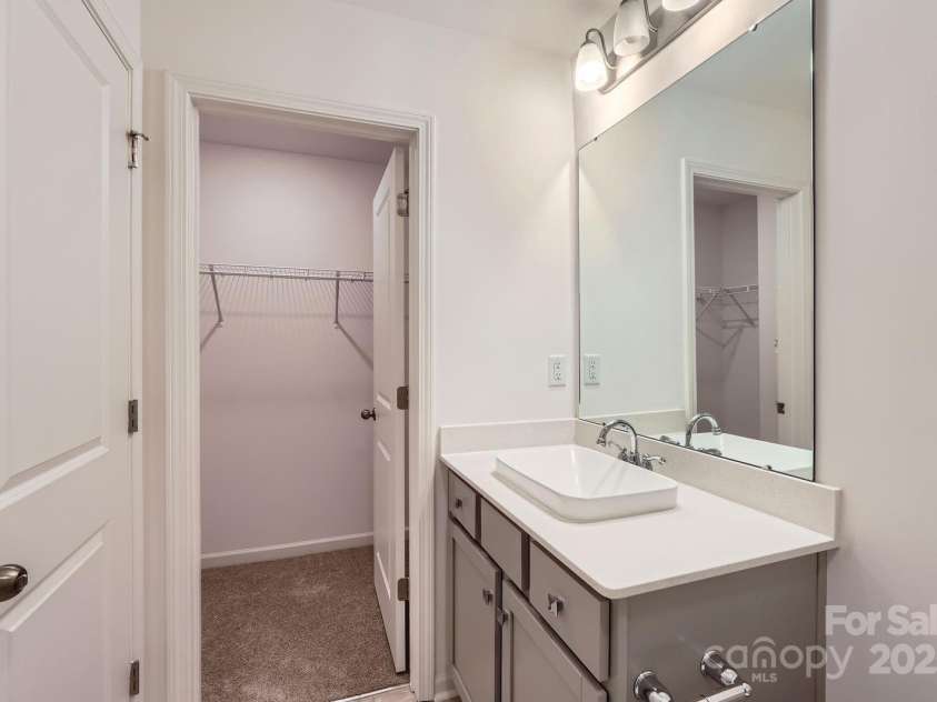 3015 Howell Mill Road, Charlotte, NC 28208.  MLS# CAR4249873, YatesRealty ID 16577. 