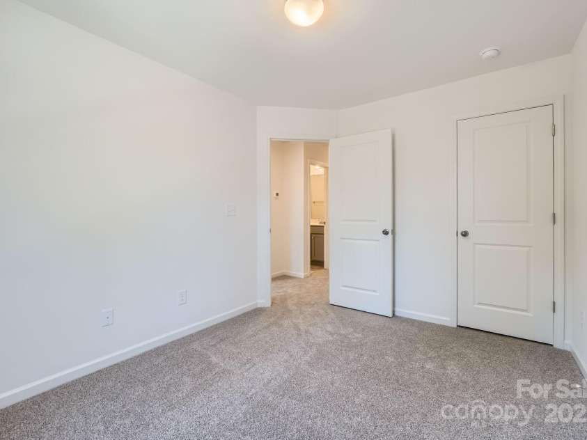 3015 Howell Mill Road, Charlotte, NC 28208.  MLS# CAR4249873, YatesRealty ID 16577. 