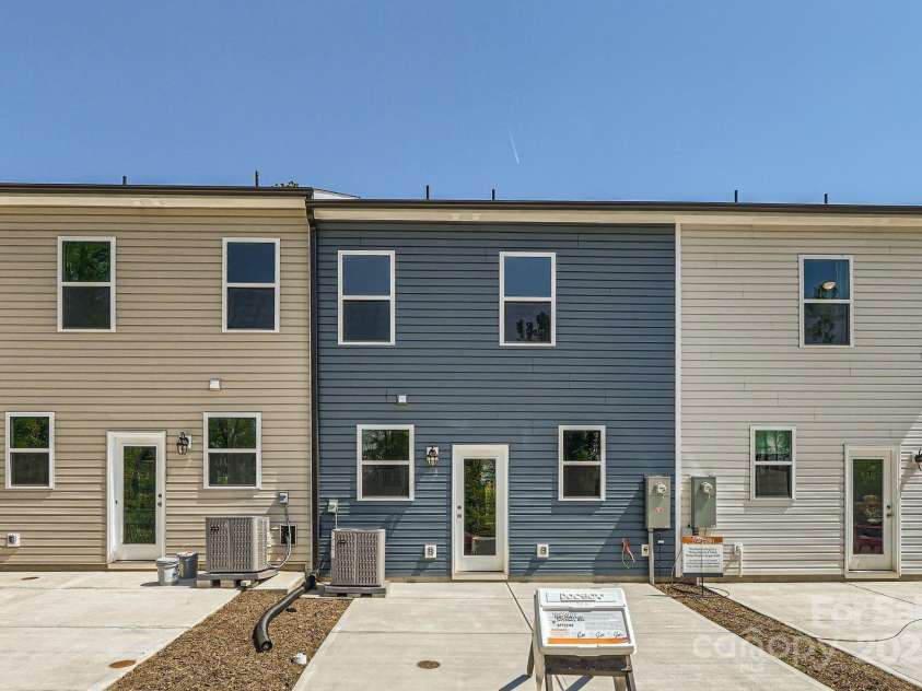 3015 Howell Mill Road, Charlotte, NC 28208.  MLS# CAR4249873, YatesRealty ID 16577. 