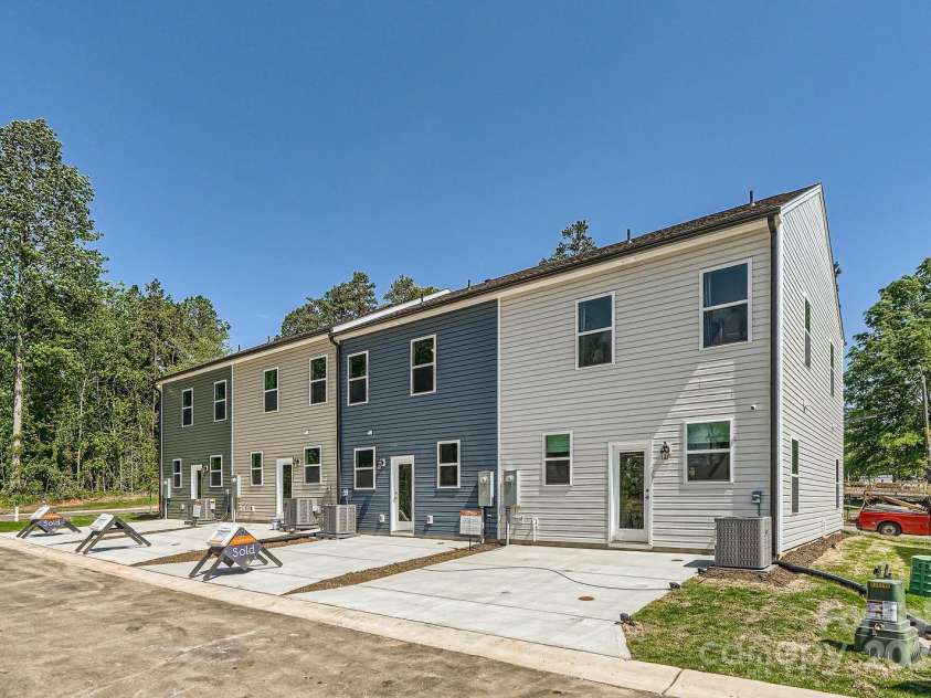 3015 Howell Mill Road, Charlotte, NC 28208.  MLS# CAR4249873, YatesRealty ID 16577. 