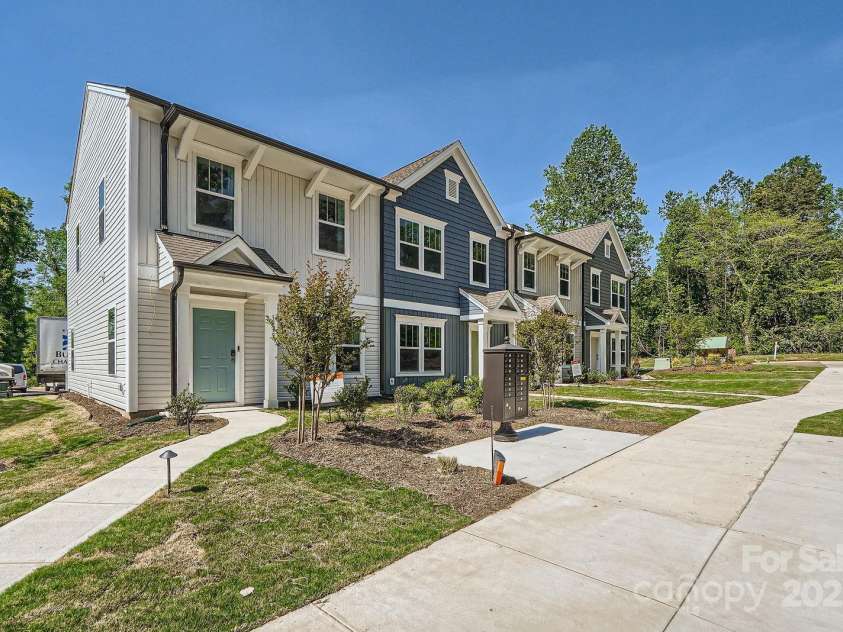 3015 Howell Mill Road, Charlotte, NC 28208.  MLS# CAR4249873, YatesRealty ID 16577. 