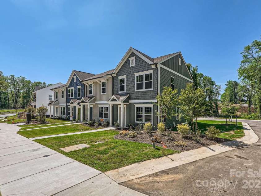 3015 Howell Mill Road, Charlotte, NC 28208.  MLS# CAR4249873, YatesRealty ID 16577. 