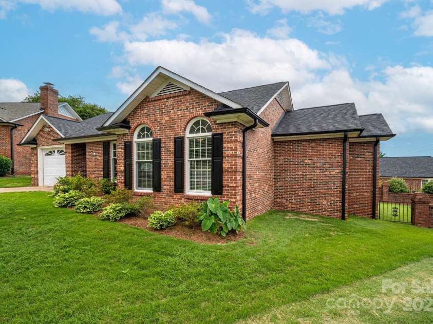 1909 Wexford Court, Gastonia, NC 28054.  MLS# CAR4259182, YatesRealty ID 16578. 