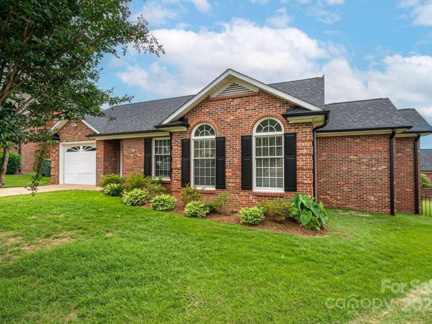 1909 Wexford Court, Gastonia, NC 28054.  MLS# CAR4259182, YatesRealty ID 16578. 