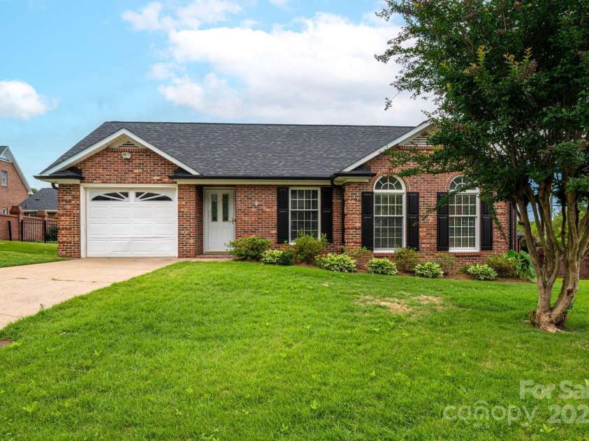 1909 Wexford Court, Gastonia, NC 28054.  MLS# CAR4259182, YatesRealty ID 16578. 