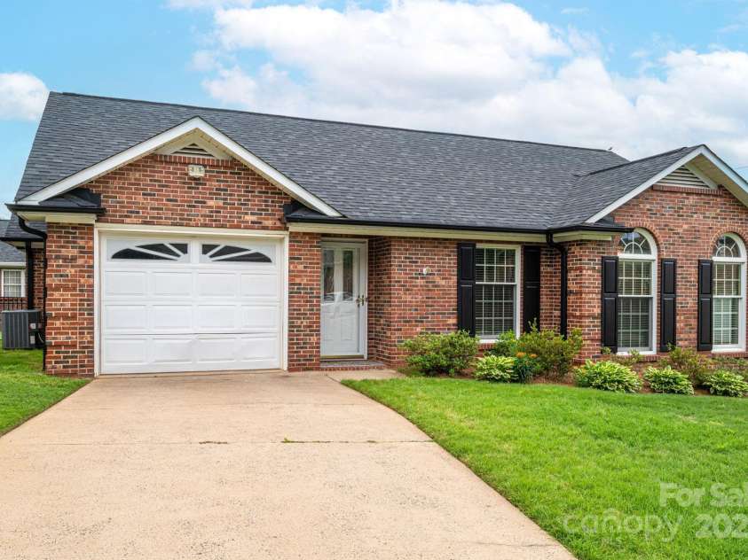 1909 Wexford Court, Gastonia, NC 28054.  MLS# CAR4259182, YatesRealty ID 16578. 
