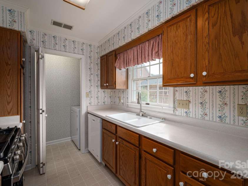 1909 Wexford Court, Gastonia, NC 28054.  MLS# CAR4259182, YatesRealty ID 16578. 