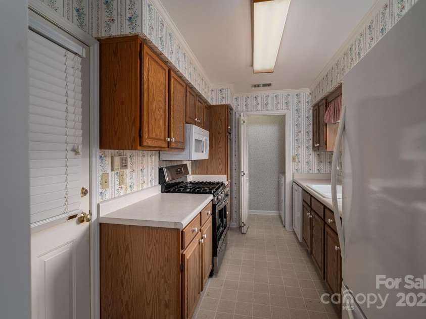 1909 Wexford Court, Gastonia, NC 28054.  MLS# CAR4259182, YatesRealty ID 16578. 
