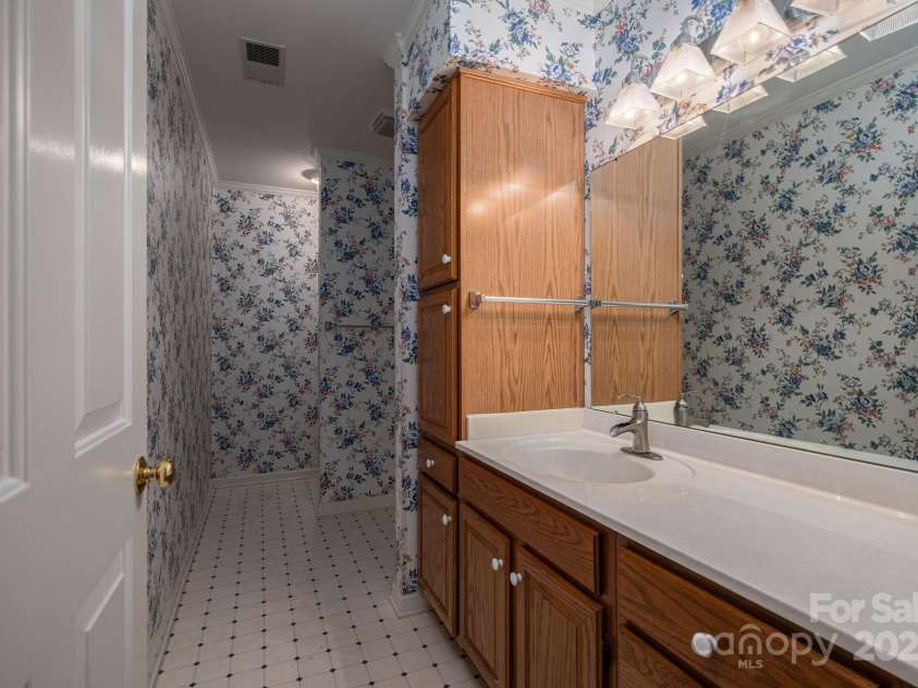 1909 Wexford Court, Gastonia, NC 28054.  MLS# CAR4259182, YatesRealty ID 16578. 
