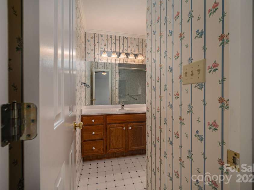 1909 Wexford Court, Gastonia, NC 28054.  MLS# CAR4259182, YatesRealty ID 16578. 