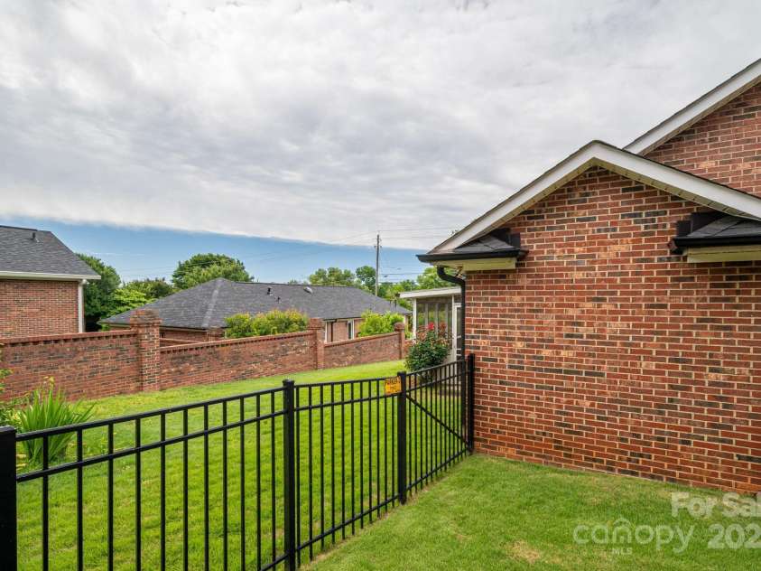 1909 Wexford Court, Gastonia, NC 28054.  MLS# CAR4259182, YatesRealty ID 16578. 
