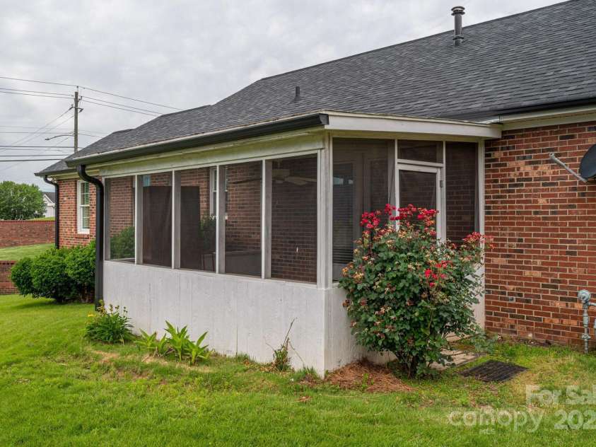 1909 Wexford Court, Gastonia, NC 28054.  MLS# CAR4259182, YatesRealty ID 16578. 
