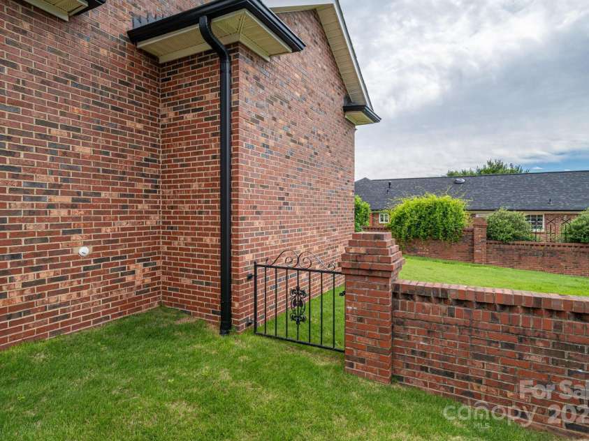 1909 Wexford Court, Gastonia, NC 28054.  MLS# CAR4259182, YatesRealty ID 16578. 