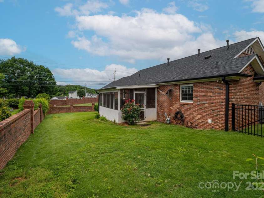 1909 Wexford Court, Gastonia, NC 28054.  MLS# CAR4259182, YatesRealty ID 16578. 
