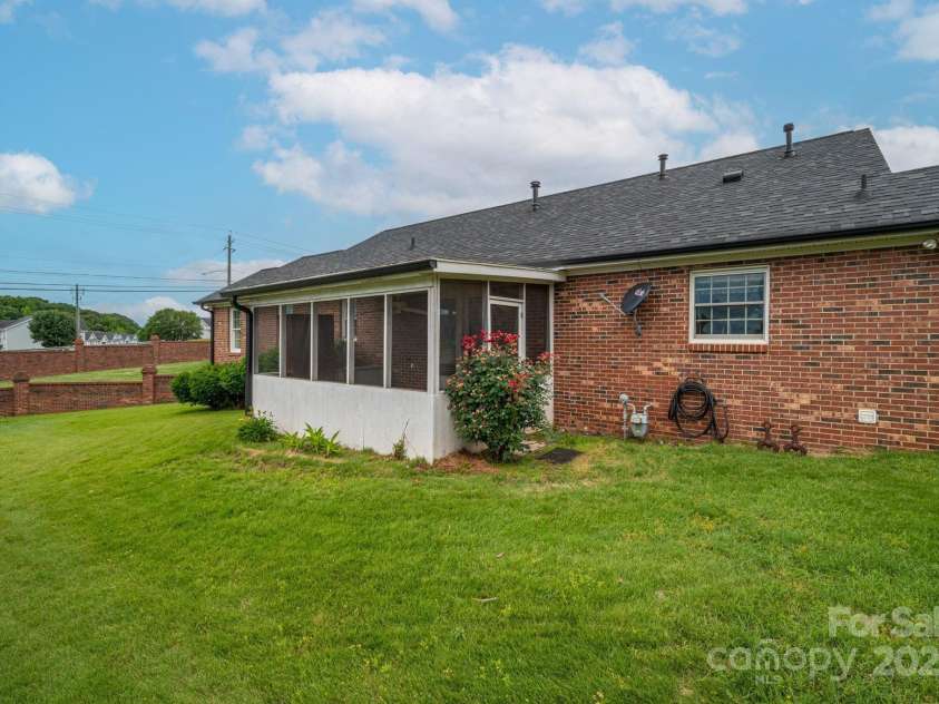 1909 Wexford Court, Gastonia, NC 28054.  MLS# CAR4259182, YatesRealty ID 16578. 