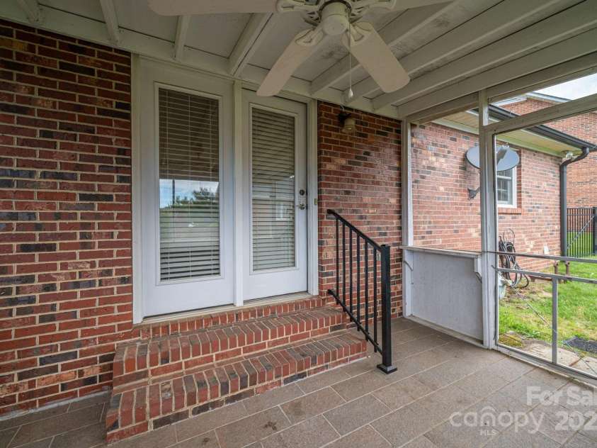 1909 Wexford Court, Gastonia, NC 28054.  MLS# CAR4259182, YatesRealty ID 16578. 
